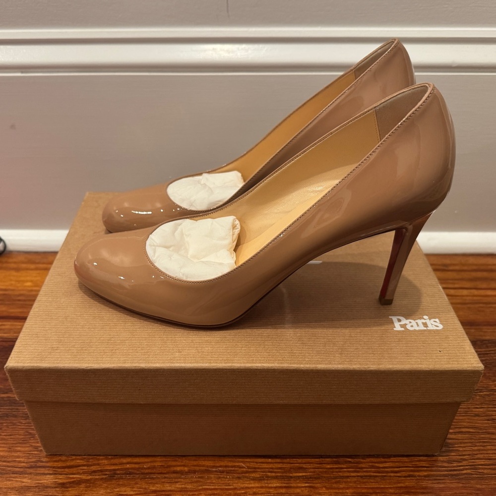 Christian Louboutin Beige Patent Leather Rounded Toe Pump Heels